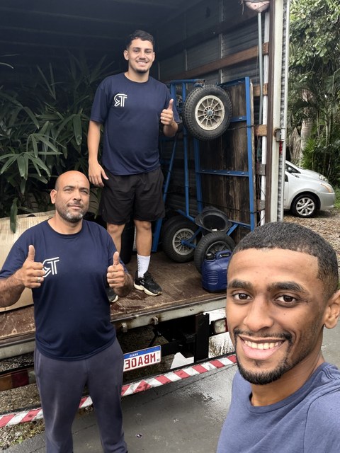 Equipe da TR Transportes em ação durante uma mudança residencial em São José SC
